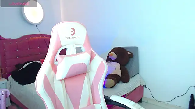 camila hootie online show from April 19, 4:24 am