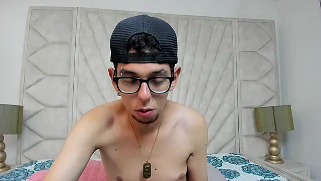 Derek and Skarlet online show from February 21, 7:21 pm