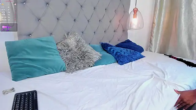 KimberlyCutee online show from April 4, 9:45 pm