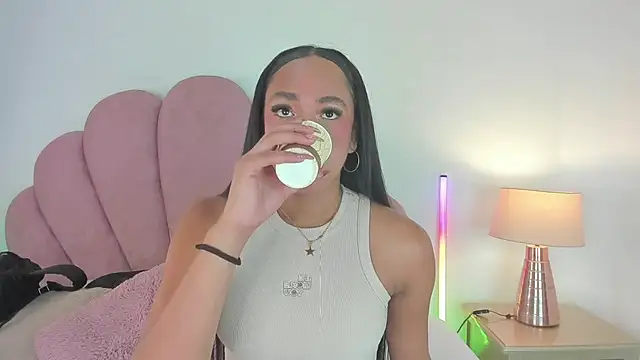 Nicole Paradise online show from March 28, 12:40 pm