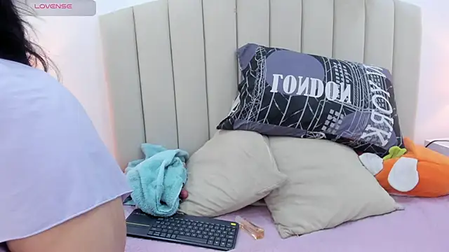 Mia thompson 19 online show from October 19, 9:07 pm