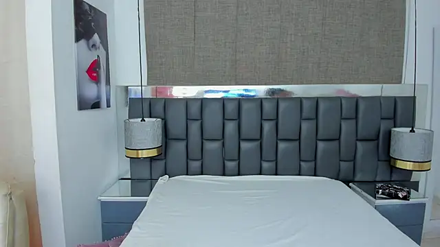 Snapshot of _cat_18 chatting on December 19, 1:29 pm cat 18 online show from December 19, 1:29 pm