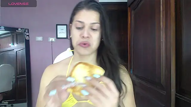 Snapshot of Luciana_Ortiz1 chatting on December 19, 3:52 pm Luciana Ortiz1 online show from December 19, 3:52 pm