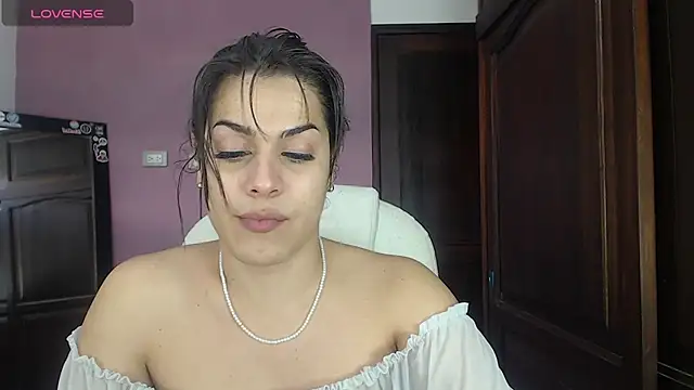 Snapshot of Luciana_Ortiz1 chatting on February 28, 3:48 pm Luciana Ortiz1 online show from February 28, 3:48 pm