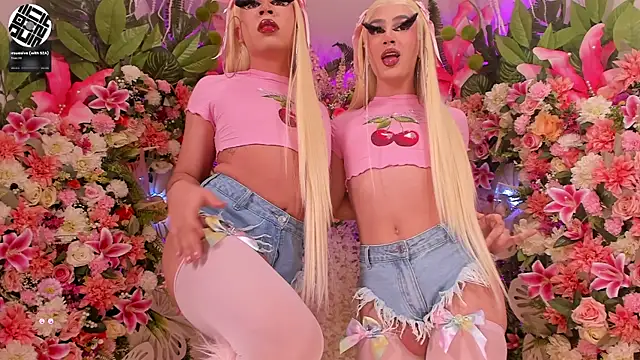 Snapshot of AlisonSharon chatting on March 10, 2:28 am AlisonSharon online show from March 10, 2:28 am