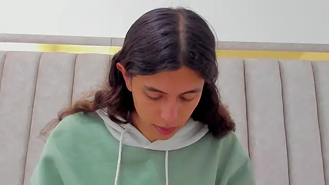 FreyaMoller online show from October 23, 6:45 pm