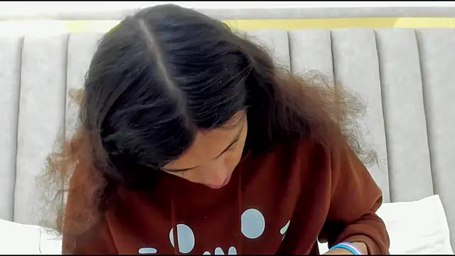 FreyaMoller online show from December 15, 1:38 pm