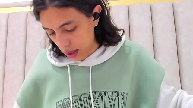 FreyaMoller online show from March 31, 7:16 pm