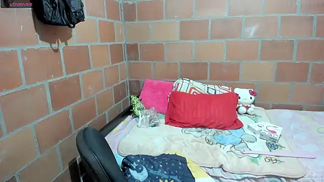 Snapshot of naughty_devil2 chatting on October 29, 5:44 pm naughty devil2 online show from October 29, 5:44 pm