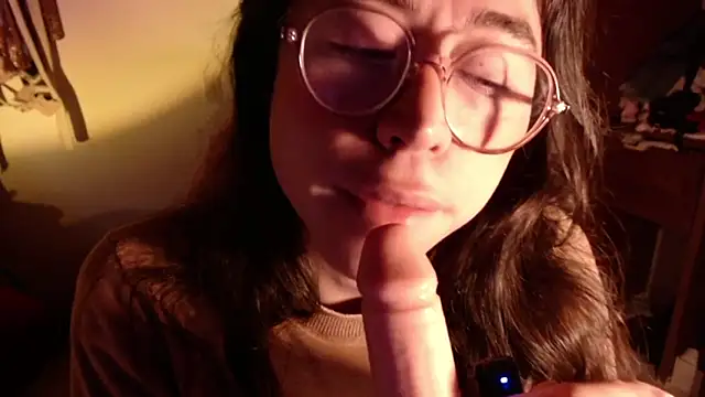 emily pearl  online show from November 15, 10:41 pm