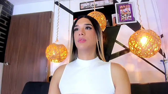 victoria aleia  online show from October 25, 11:11 pm