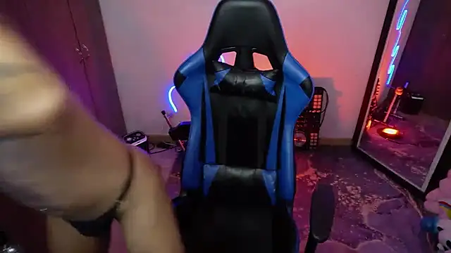 tay ler3 online show from April 10, 3:02 am