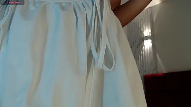 Snapshot of sara_saenz99 chatting on December 2, 8:28 pm sara saenz99 online show from December 2, 8:28 pm
