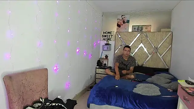 parejacaliente20154 online show from February 17, 12:02 pm