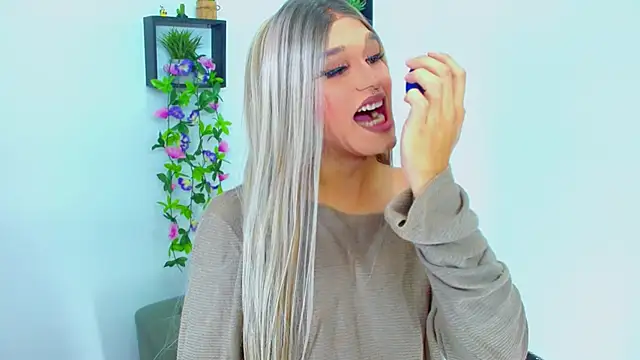 TaylorMon online show from June 27, 1:43 am