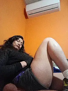 Snapshot of miicheele32 chatting on January 23, 6:39 am miicheele32 online show from January 23, 6:39 am