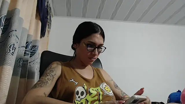 Snapshot of sweet_cutetras22 chatting on October 15, 3:56 pm sweet cutetras22 online show from October 15, 3:56 pm