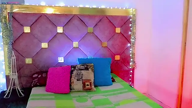 the-horus-girl online show from April 4, 1:36 am