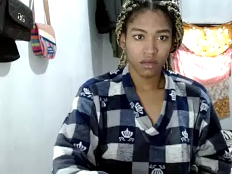 Snapshot of miriam775 chatting on February 6, 12:26 pm miriam775 online show from February 6, 12:26 pm