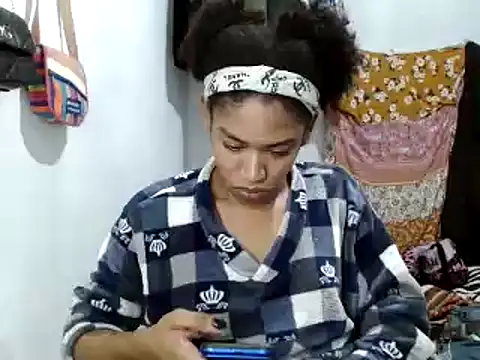 Snapshot of miriam775 chatting on March 14, 8:24 am miriam775 online show from March 14, 8:24 am