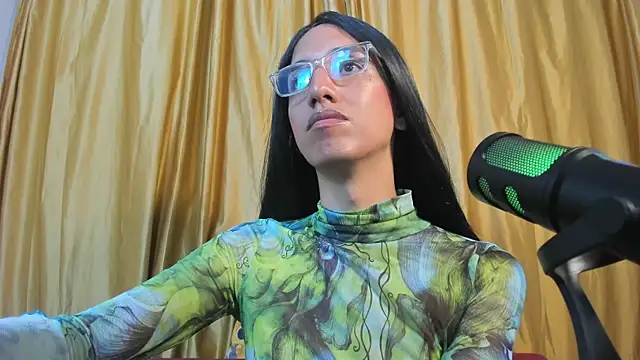 CharlotteLauren online show from July 11, 3:44 am