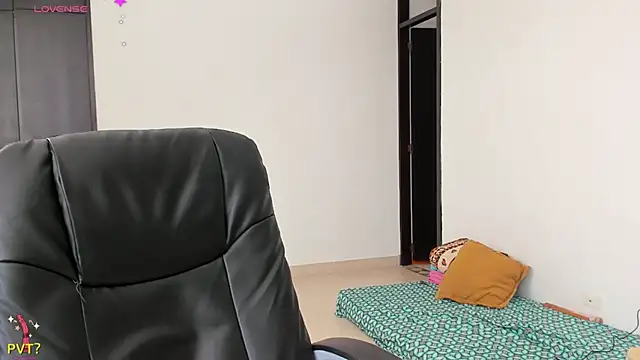 Snapshot of Kamilasalazar chatting on January 30, 2:15 pm Kamilasalazar online show from January 30, 2:15 pm