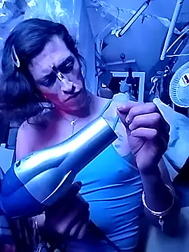 gurlnips online show from December 17, 11:49 am