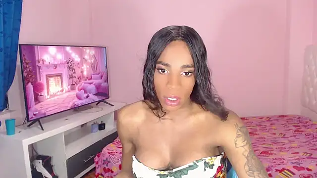 DannaDocell online show from March 3, 9:45 pm