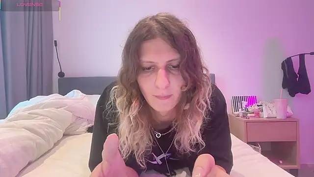 Alice Pinkhead online show from November 6, 7:08 am