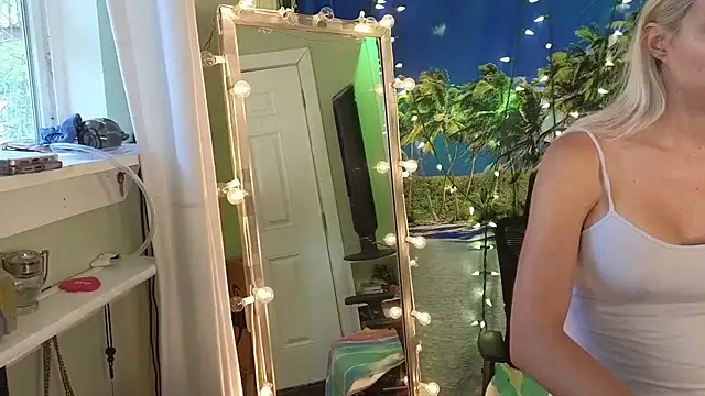 cunty tranny lydia online show from July 4, 9:09 pm