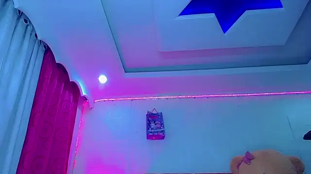 NahomiCamper online show from April 7, 12:33 am