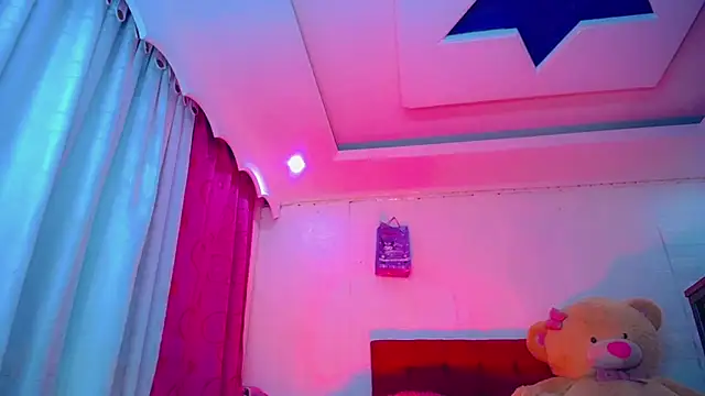 NahomiCamper online show from April 17, 11:06 pm