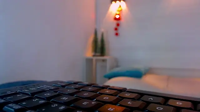 Molly Spears online show from December 15, 11:55 am