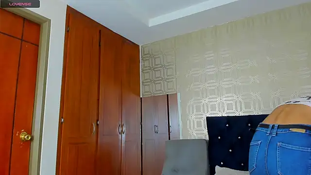 Snapshot of evelyn_wine chatting on January 28, 7:32 pm evelyn wine online show from January 28, 7:32 pm