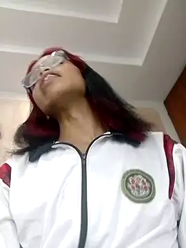 Snapshot of evelyn_wine chatting on February 1, 5:07 am evelyn wine online show from February 1, 5:07 am