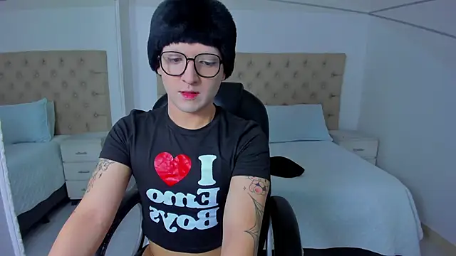 Snapshot of melodybonss_ chatting on March 5, 5:14 am melodybonss online show from March 5, 5:14 am