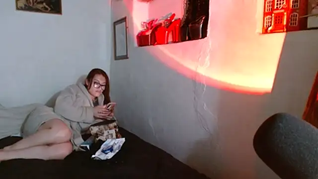 kittenlizz online show from November 23, 12:02 am