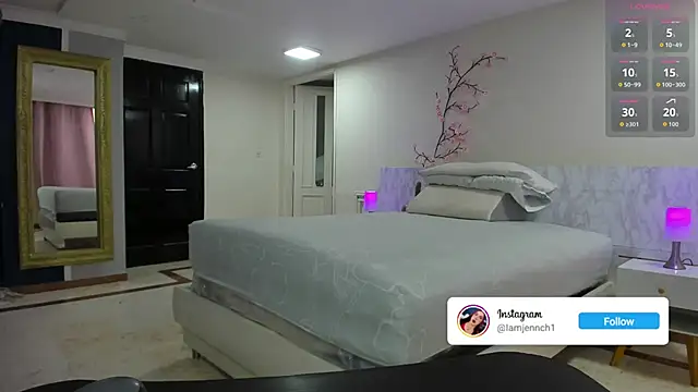 charolbruce 1 online show from January 19, 12:14 pm