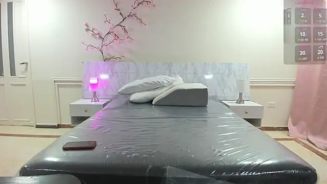 charolbruce 1 online show from April 7, 11:55 am