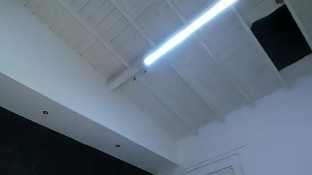 Snapshot of AbigailWilliams_ chatting on October 13, 11:11 am AbigailWilliams online show from October 13, 11:11 am