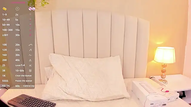 Realbadbxtch online show from April 21, 1:42 am