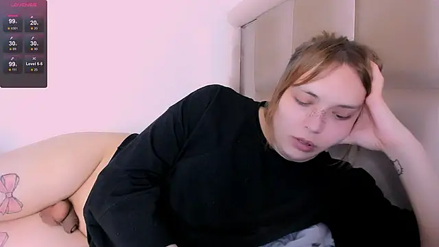 fem to online show from February 10, 9:00 pm