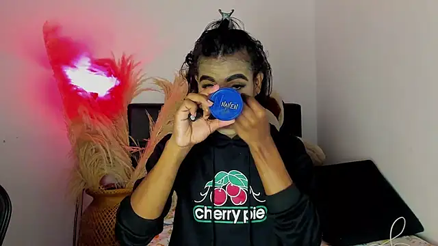 alejandrasxx online show from December 28, 2:21 pm