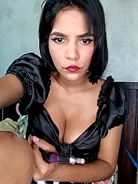 Snapshot of misskitty19-01 chatting on February 13, 12:05 am misskitty19-01 online show from February 13, 12:05 am