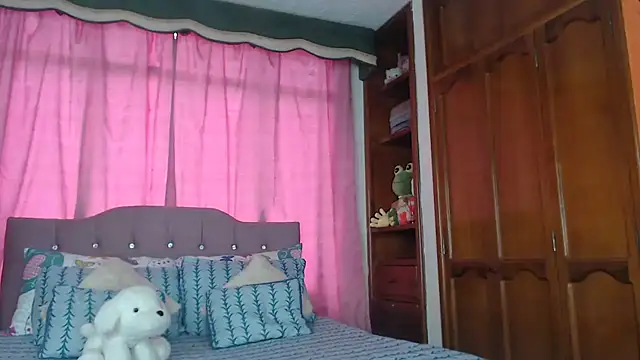 Snapshot of cuttebabe_ chatting on March 7, 8:25 pm cuttebabe  online show from March 7, 8:25 pm