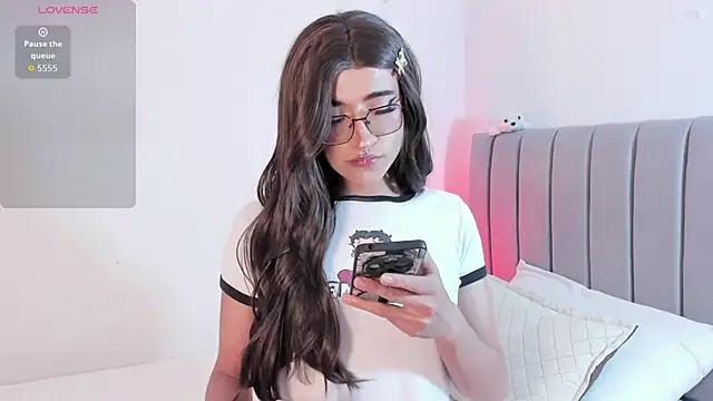 Lararose01 online show from November 10, 4:24 am