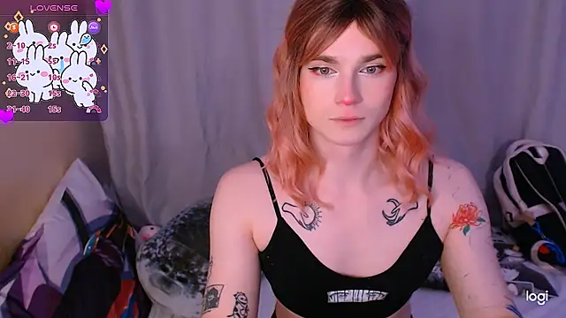 Snapshot of Alice_Hells chatting on December 18, 5:37 am Alice Hells online show from December 18, 5:37 am