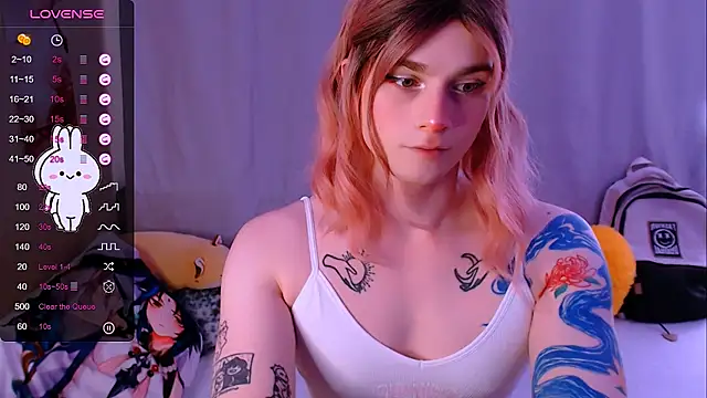 Snapshot of Alice_Hells chatting on October 3, 6:57 am Alice Hells online show from October 3, 6:57 am