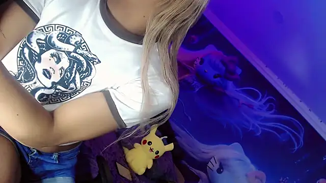 Snapshot of Thalia_girl21 chatting on December 19, 8:23 pm Thalia girl21 online show from December 19, 8:23 pm