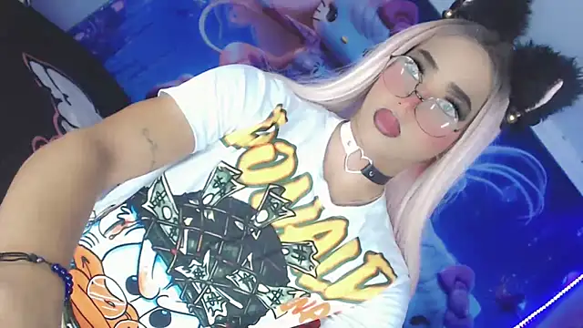 Snapshot of Thalia_girl21 chatting on March 17, 3:41 am Thalia girl21 online show from March 17, 3:41 am